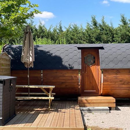 Tonneau Herbergement Insolite Au Camping Des Nieres Ebreuil Buitenkant foto