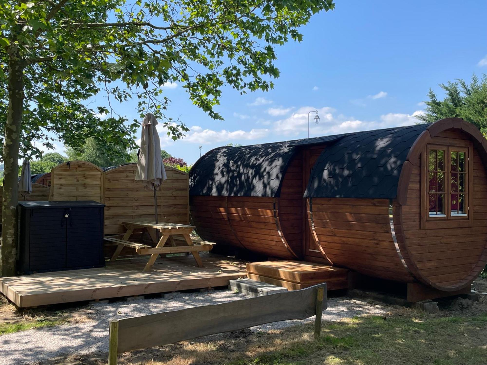 Tonneau Herbergement Insolite Au Camping Des Nieres Ebreuil Buitenkant foto