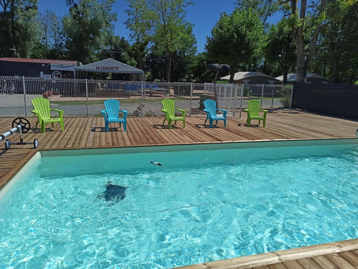 Tonneau Herbergement Insolite Au Camping Des Nieres Ebreuil Buitenkant foto